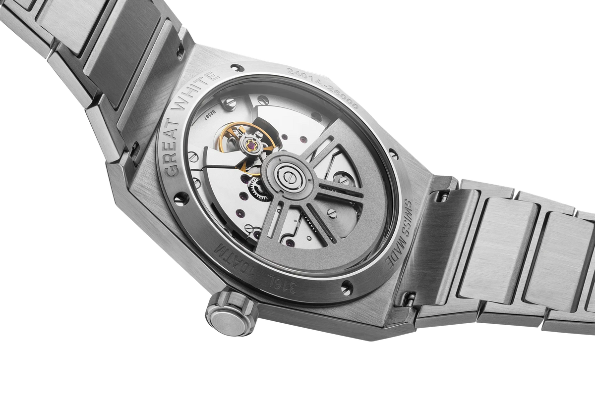 Montre SIFI BEAUVOIS Great White vue de dos, gros plan sur le mouvement automatique Chronode C102 fond de boîtier en saphir