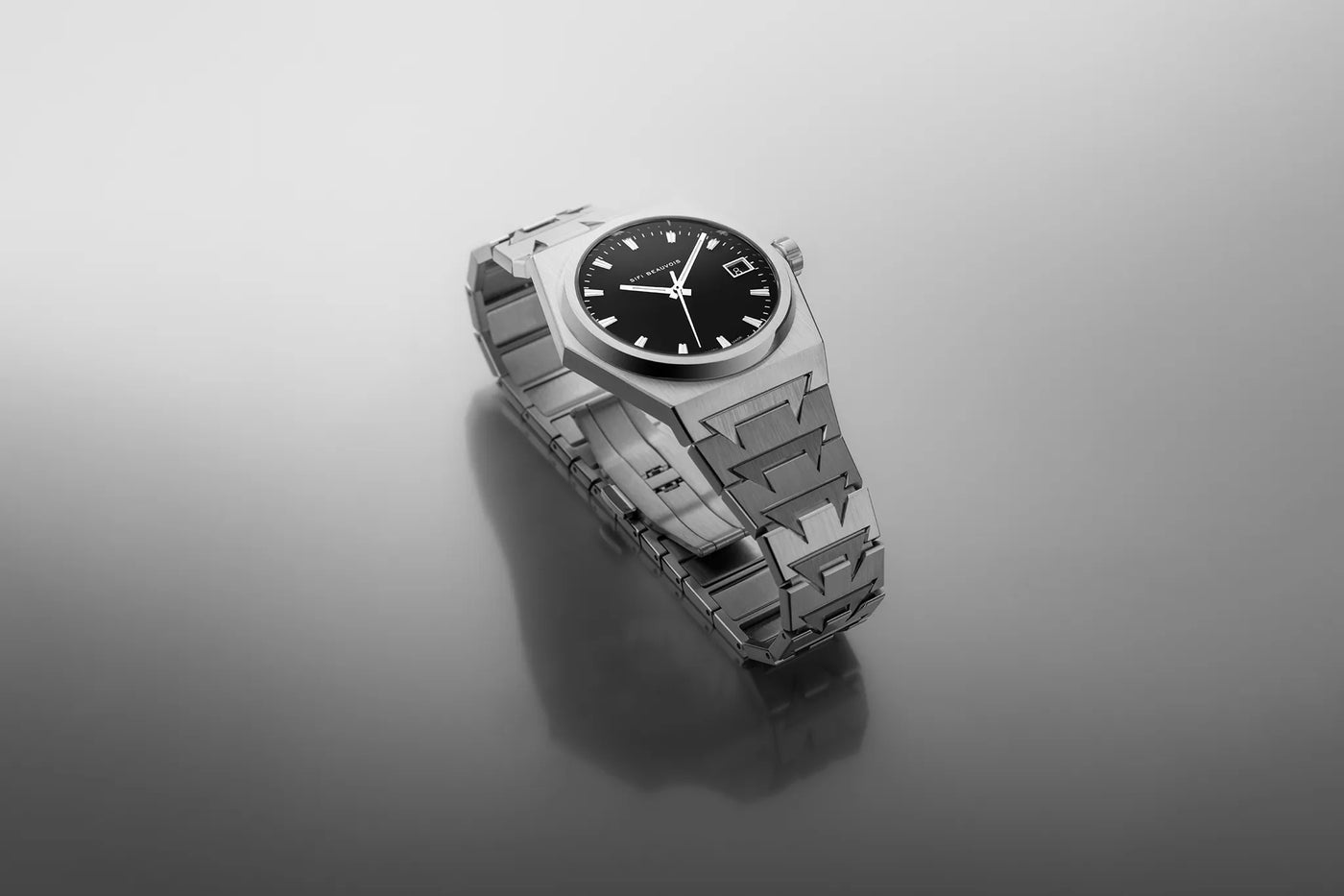 Montre SIFI BEAUVOIS Great White posée en nature morte sur fond gris