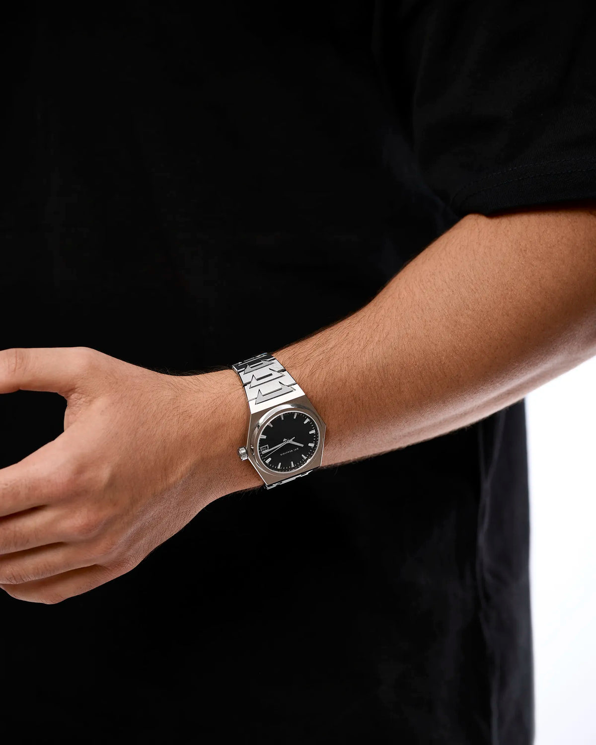 Montre SIFI BEAUVOIS Great White portée shooting studio modèle
